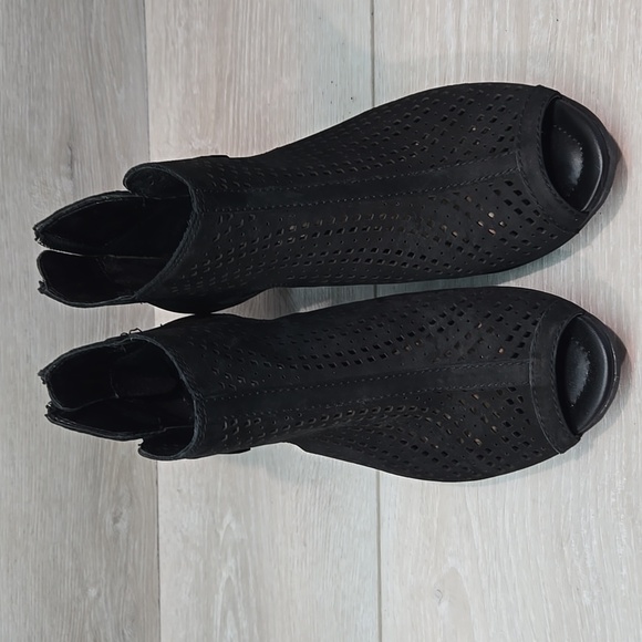 Earth Women's Keri Black Peep-Toe Ankle Boots Leather Heels Shoes Sz 6.5B - Picture 3 of 10